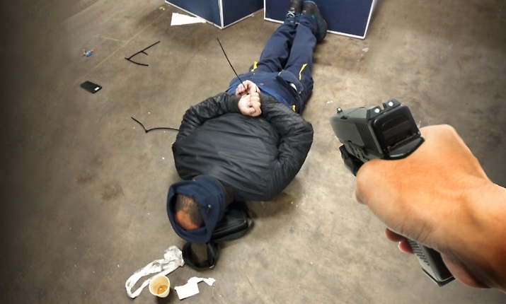 &laquo;In ginocchio con la pistola puntata noi ostaggi di una rapina stile narcos&raquo;