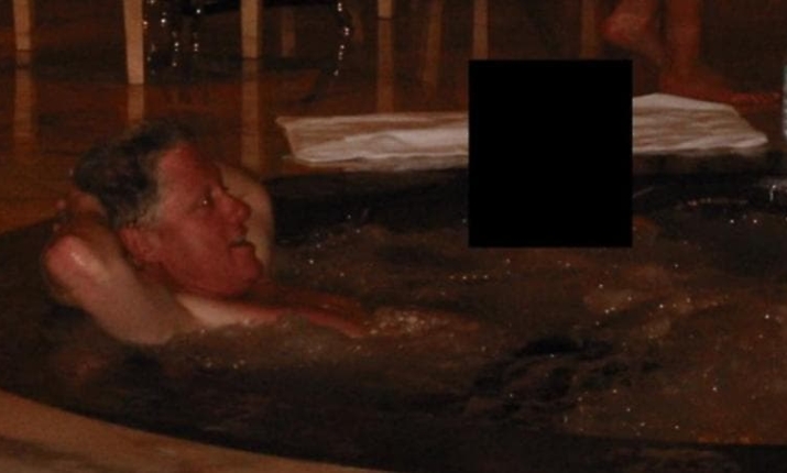 Epstein, il Dipartimento di Giustizia Usa pubblica foto e documenti: in foto Woody Allen, Bill Gates e altri vip