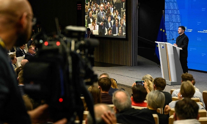 S&igrave; al prestito Ue da 90 miliardi all'Ucraina e no all'uso degli asset russi: Bruxelles trova nella notte un accordo in extremis