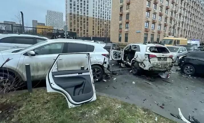 Un'altra auto esplode a Mosca quasi nello stesso punto dell'attentato al generale Sarvarov: due agenti feriti