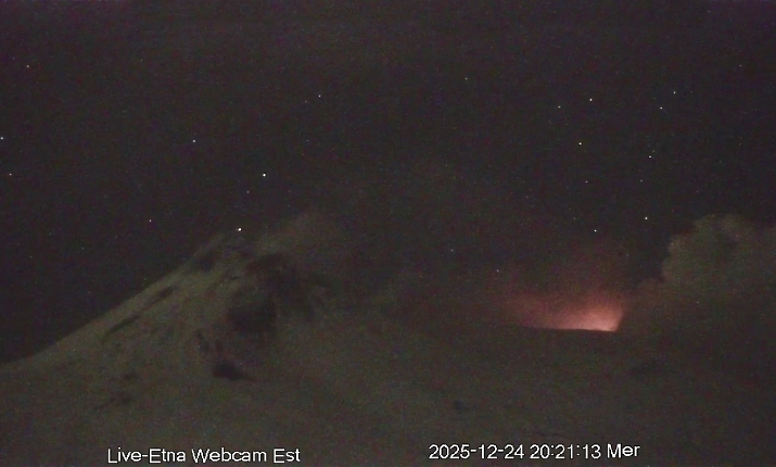 Etna torna a farsi sentire per la Vigilia di Natale: aumento dell'attivit&agrave; e Vona giallo per l'aviazione