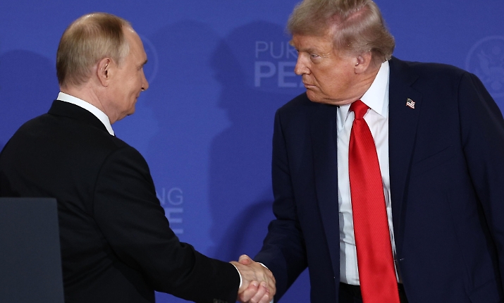 Putin, auguri a Trump e silenzio in Parlamento: le nuove mosse del Cremlino