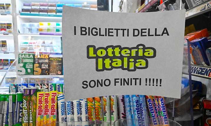 Lotteria Italia: estratto il biglietto con il premio speciale da 300 mila euro, attesa per la vincita milionaria