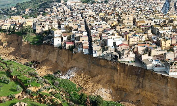 &laquo;A Niscemi rischio residuo elevato, non &egrave; possibile stabilizzare il versante&raquo;. Ecco cosa pensano di fare gli esperti per salvare la citt&agrave;