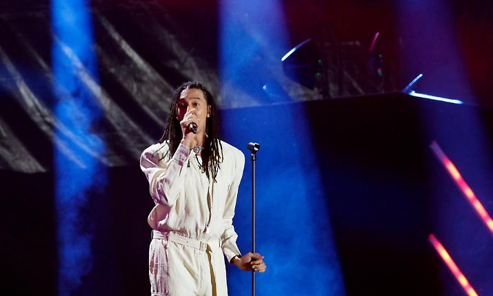 Ghali: &laquo;Non potr&ograve; cantare l'inno nazionale e so che un mio pensiero non pu&ograve; essere espresso&raquo;