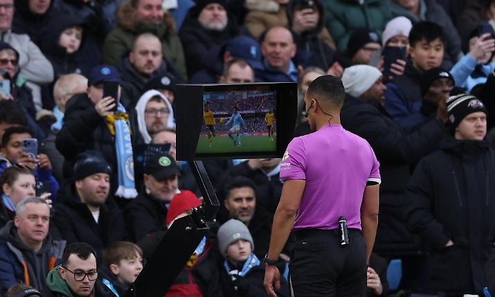 Il Var che divide: Gasperini, le ammissioni delle simulazioni, e i "rigorini"