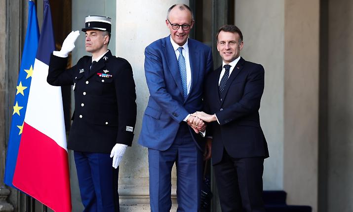 Eurobond per la difesa e l'IA: Macron rompe gli indugi e riapre il fronte con Berlino (che per&ograve; sembra frenare)