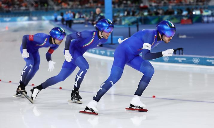 Milano Cortina, l'Italia vince la finale di pattinaggio in velocit&agrave; con gli Stati Uniti