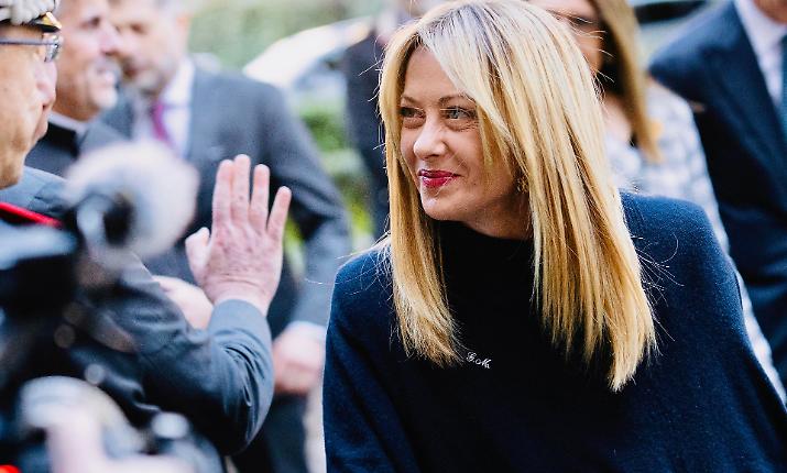 Meloni: &laquo;La campagna referendaria non deve trasformarsi in una lotta nel fango. Giusto il richiamo di Mattarella al rispetto tra istituzioni&raquo;