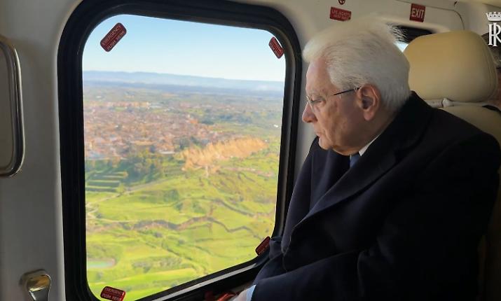 &ldquo;Qui c&rsquo;era la vostra vita&rdquo;: la visita di Mattarella a Niscemi tra macerie, scuole provvisorie e la domanda che resta aperta