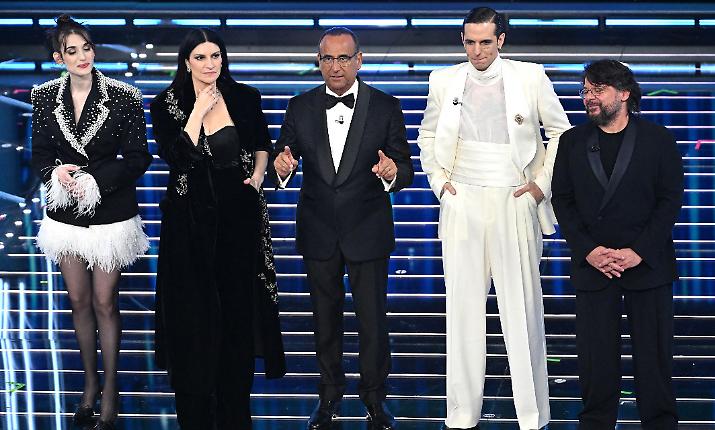 Sanremo 2026, Tommaso Paradiso guida la top 5 della seconda serata tra i balletti di Lillo e l'omaggio a Vanoni