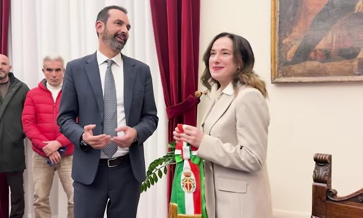 Basile in testa, ma gli altri non ci stanno: sondaggi al centro del dibattito