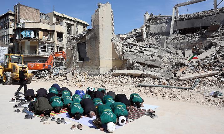 Morto un altro militare Usa: era rimasto ferito nelle prime ore dell'accatto all'Iran, le vittime salgono a sette | Designato il successore di Khamenei, &egrave; il figlio Mojtaba&nbsp;|&nbsp;Le minacce Usa al nuovo l