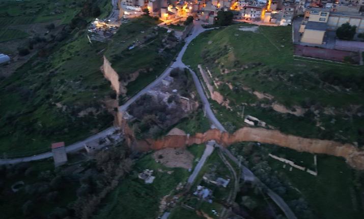 Il nuovo allarme sulla frana di Niscemi, i geologi: &laquo;Non si pu&ograve; stabilizzare&raquo;