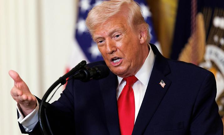 Trump all'Iran: &laquo;Colpiremo duro&raquo;. Alle navi bloccate: &laquo;Tirino fuori le palle&raquo;. E su Putin: &laquo;Aiuta Teheran&raquo;