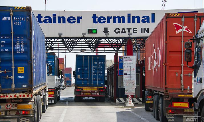 La tregua dei Tir salva i supermercati: Salvini convoca i trasportatori, blocco sospeso