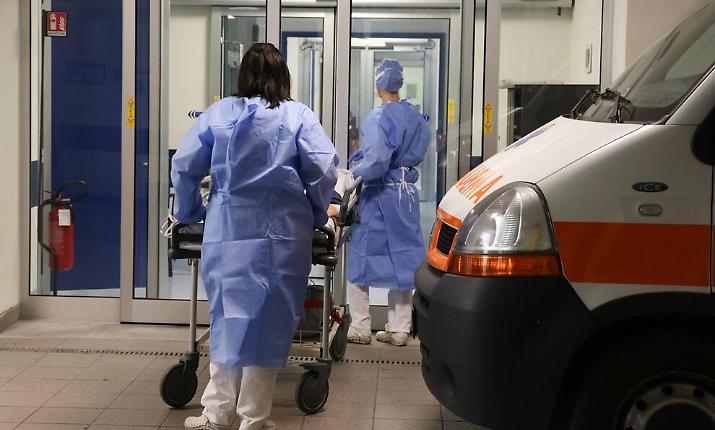 Modica, incidente stradale in via Fontana: ferito un uomo