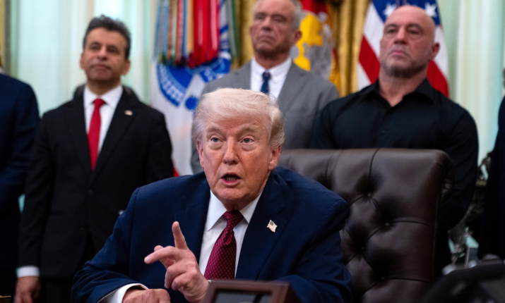 Trump all'Iran: "Pronti per i negoziati ad Islamabad e vi do l'ultima possibilit&agrave;. Non far&ograve; pi&ugrave; il bravo ragazzo"