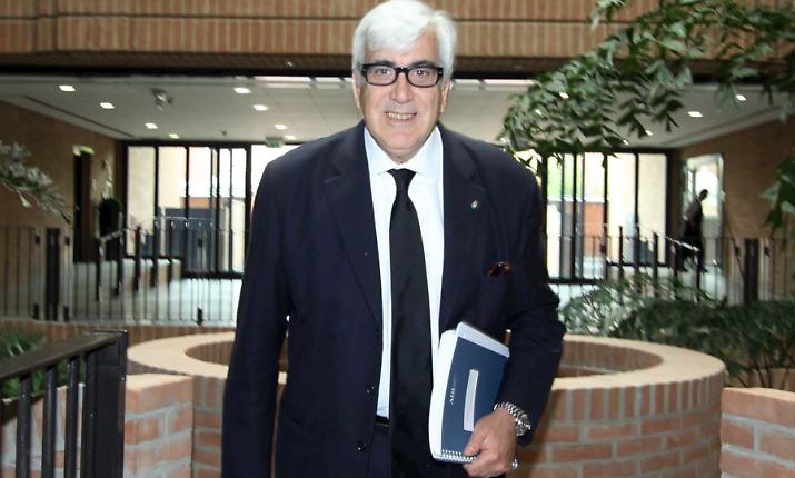 Prodi, Re Carlo, Mitterrand e Draghi: la vita di Ponzellini tra potere, fortuna e tagliatelle al Circolo Arci