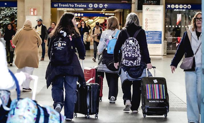 Turismo, sanit&agrave; e trasporti: a lavorare quando gli altri si fermano sono 4,6 milioni di italiani