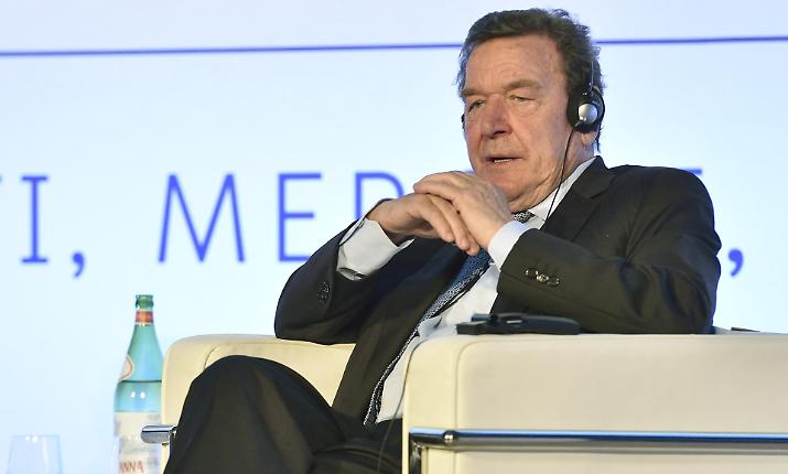 L'Europa alza il muro: "Il negoziatore lo scegliamo noi, non Putin". L'Ue chiude la porta a Schr&ouml;der