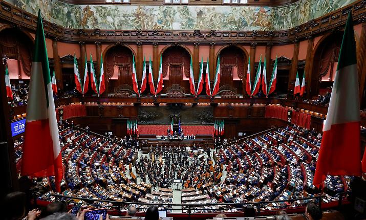 Elezioni anticipate s&igrave;, ma dopo aver salvato il vitalizio: i calcoli segreti dei parlamentari neoeletti