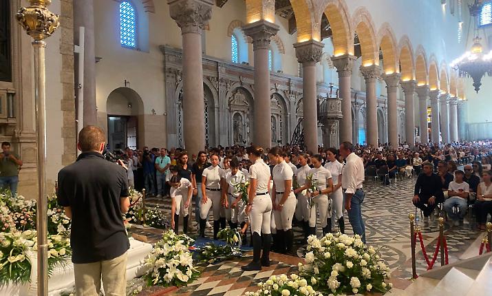 &laquo;Giulia &egrave; viva&raquo;: il Duomo di Messina si stringe attorno alla sedicenne travolta da una moto