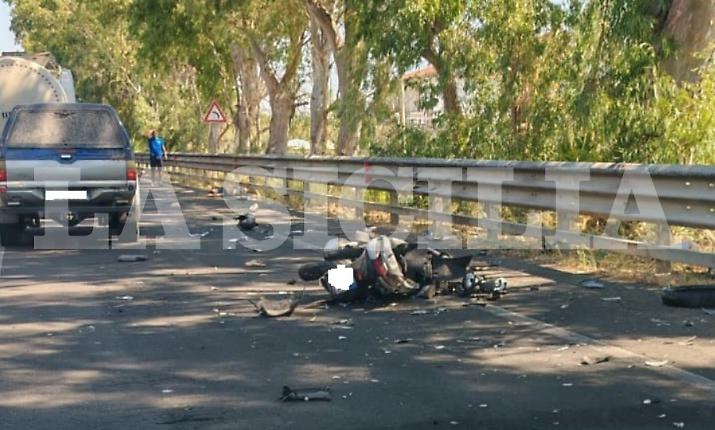 Catania, incidente mortale sulla statale 114 all'altezza del "Torero": auto contro scooter, deceduto il centauro