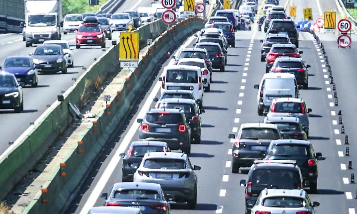 Esodo d'estate, Sicilia sotto osservazione speciale: Anas congela i cantieri su A19 e A29, weekend da bollino rosso