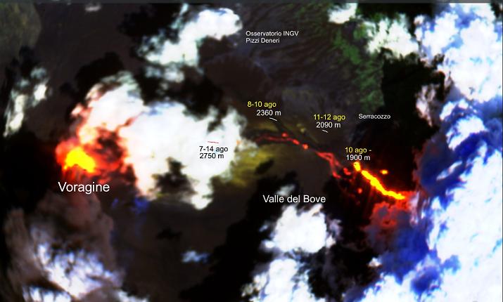 L'Etna non si ferma pi&ugrave;: fiumi di lava e la cenere bloccano Fontanarossa fino alle 15 (almeno) di Ferragosto