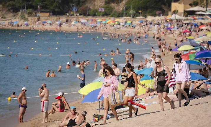 Caldo, la Sicilia continua a "scuocere": allerta rossa in tre citt&agrave; e non &egrave; ancora finita