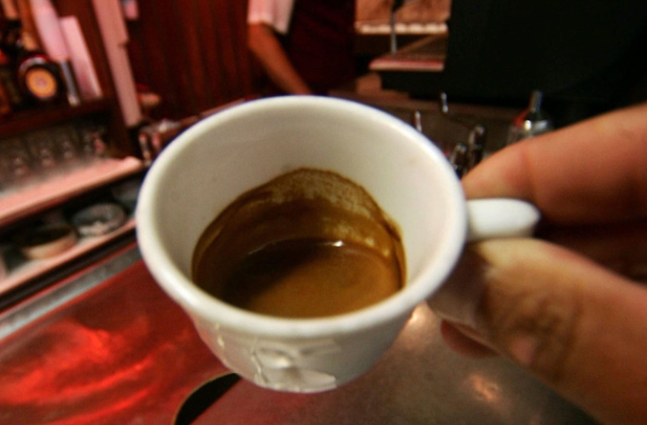 Caff&egrave; e allenamento: la guida definitiva per usare la caffeina come alleata di performance (senza farsi male)