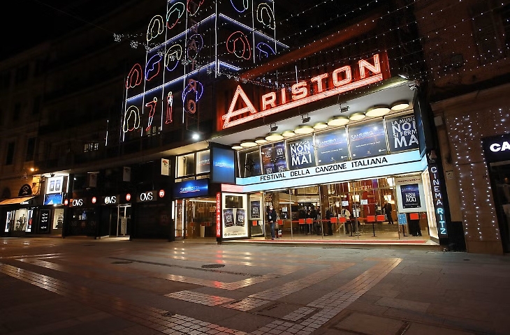 Sanremo 2026, la corsa al posto all&rsquo;Ariston costa di pi&ugrave;: guida ragionata (e senza sorprese) ai nuovi prezzi e a come comprare i biglietti