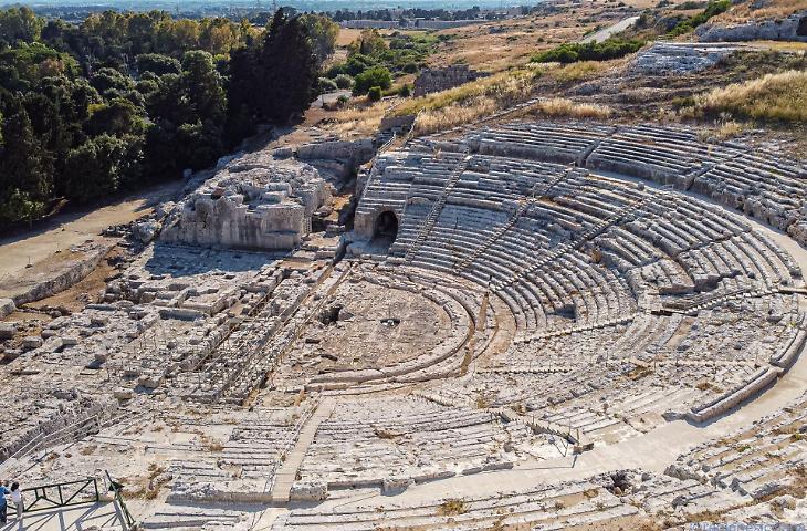 A Siracusa il plenipotenziario della cultura "smezza" i biglietti: cos&igrave; il Parco archeologico diventa un affare