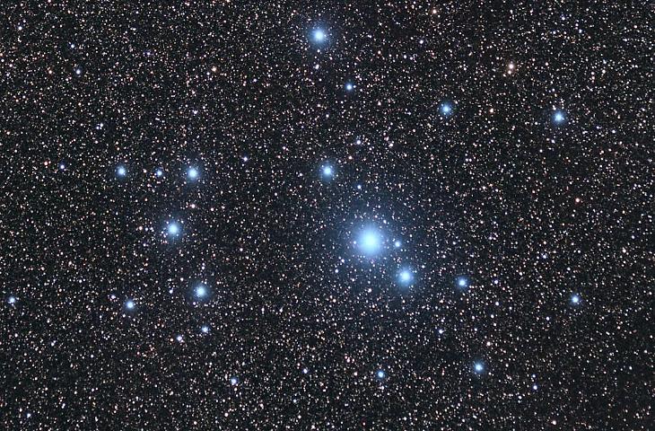 Nel cielo di maggio la staffetta delle costellazioni e gli appuntamenti celesti da non perdere (domani si fa il pieno di stelle cadenti)