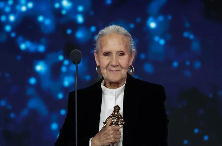 Aurora Quattrocchi ad 83 anni non si contiene sul palco e urla: "Ho vinto!"