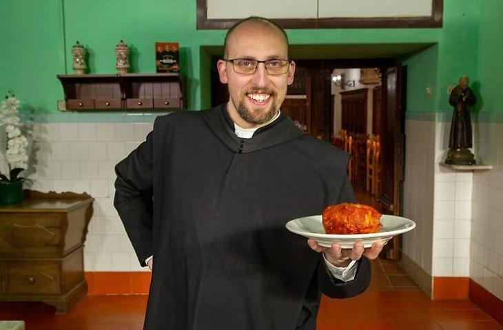 &laquo;Non volevo fare il cuoco&raquo;: oggi &egrave; il volto cult di &ldquo;Le ricette del convento&rdquo;