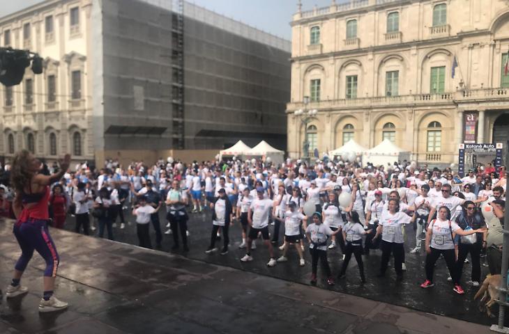 La citt&agrave; si tinge di bianco con la Corri Catania: oggi grande festa con oltre 20.000 partecipanti