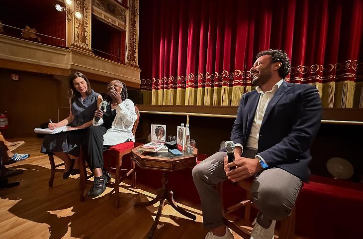 Whoopi Goldberg sar&agrave; Medea al teatro greco, pioggia di critiche: &laquo;Un gigantesco Sister Act tragico&raquo;