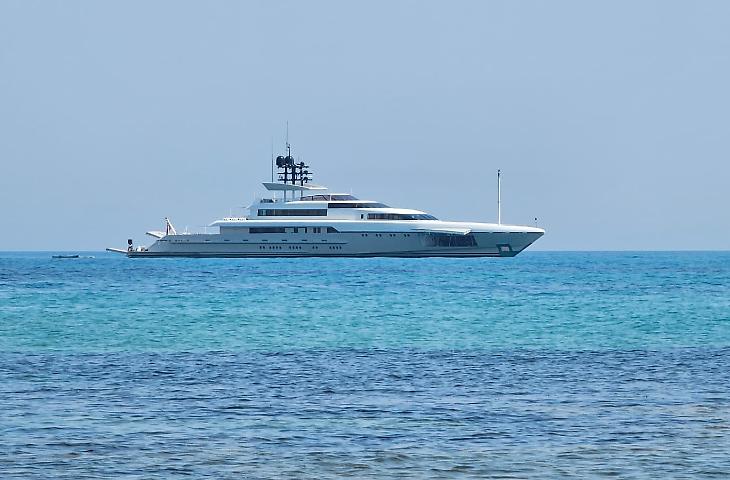 Mark Zuckerberg avvistato a Realmonte: il suo mega yacht infiamma l'estate in Sicilia