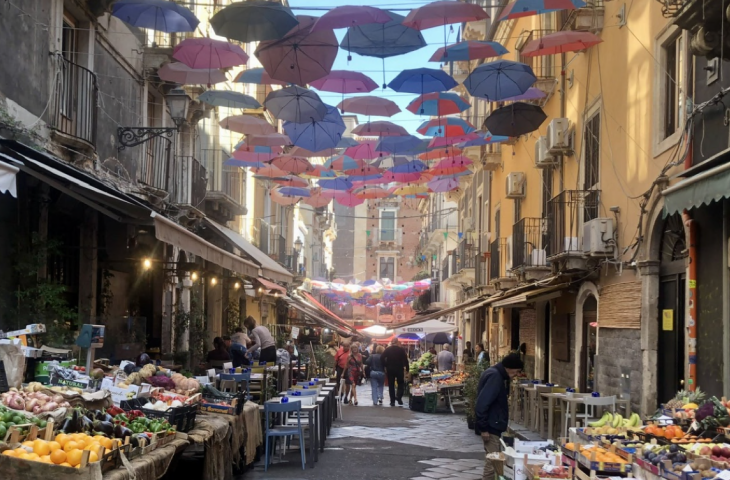 Catania tra le 10 mete mondiali dello "snackpacking": protagonisti la Pescheria, le cartocciate e i seltz ai chioschi storici