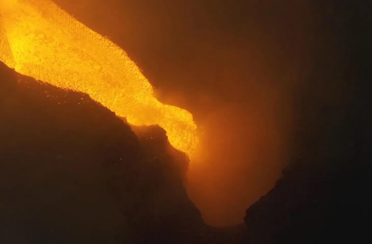 L'Etna e l'"inghiottitoio" di Nord-Est: il mistero del cratere senza fondo che beve la lava