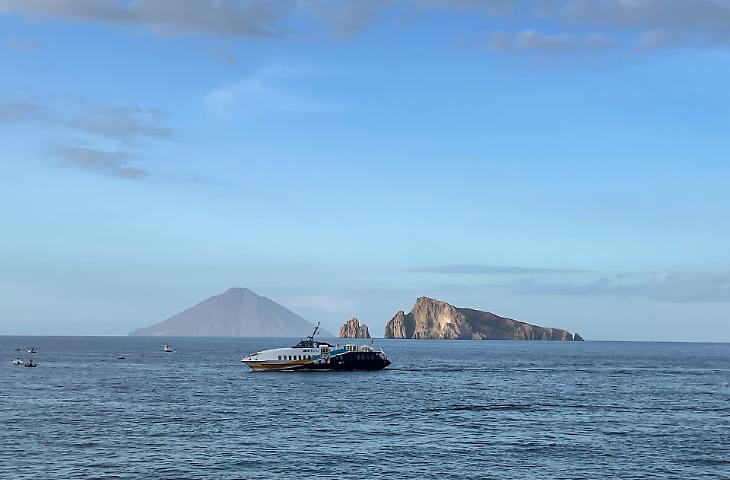 La "Dolce Vita" alle Eolie: l'state 2026 di Panarea con Luca Cordero di Montezemolo e Flavio Briatore