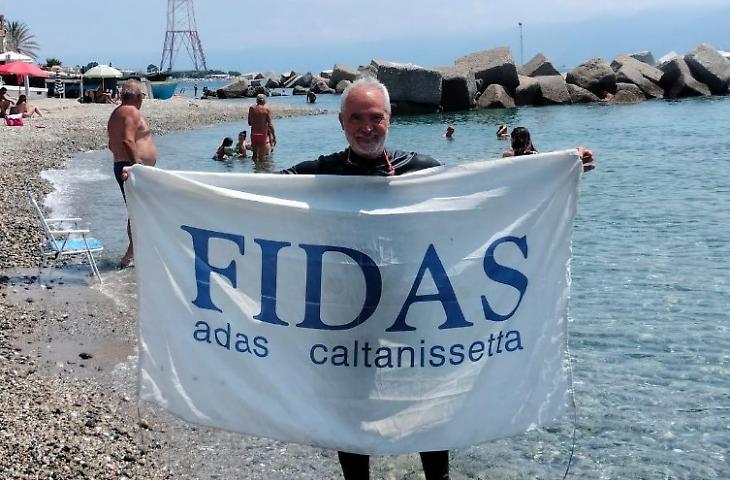 Ambra, bracciate da record nello Stretto per dare una mano al volontariato