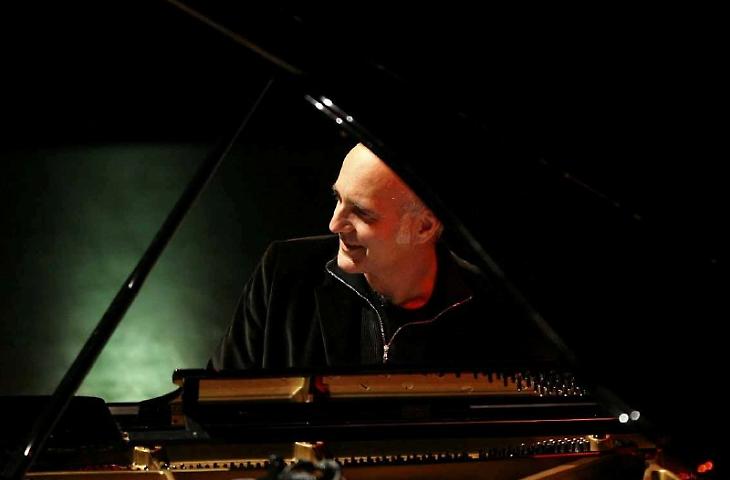 Il pianista e compositore Ludovico Einaudi torner&agrave; presto al teatro Greco, ecco l'anticipazione di cosa accadr&agrave;