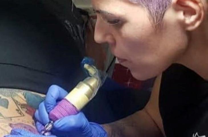 Un tatuaggio dopo la malattia e l'intervento di rimozione del seno... e la vita torna a sorriderti