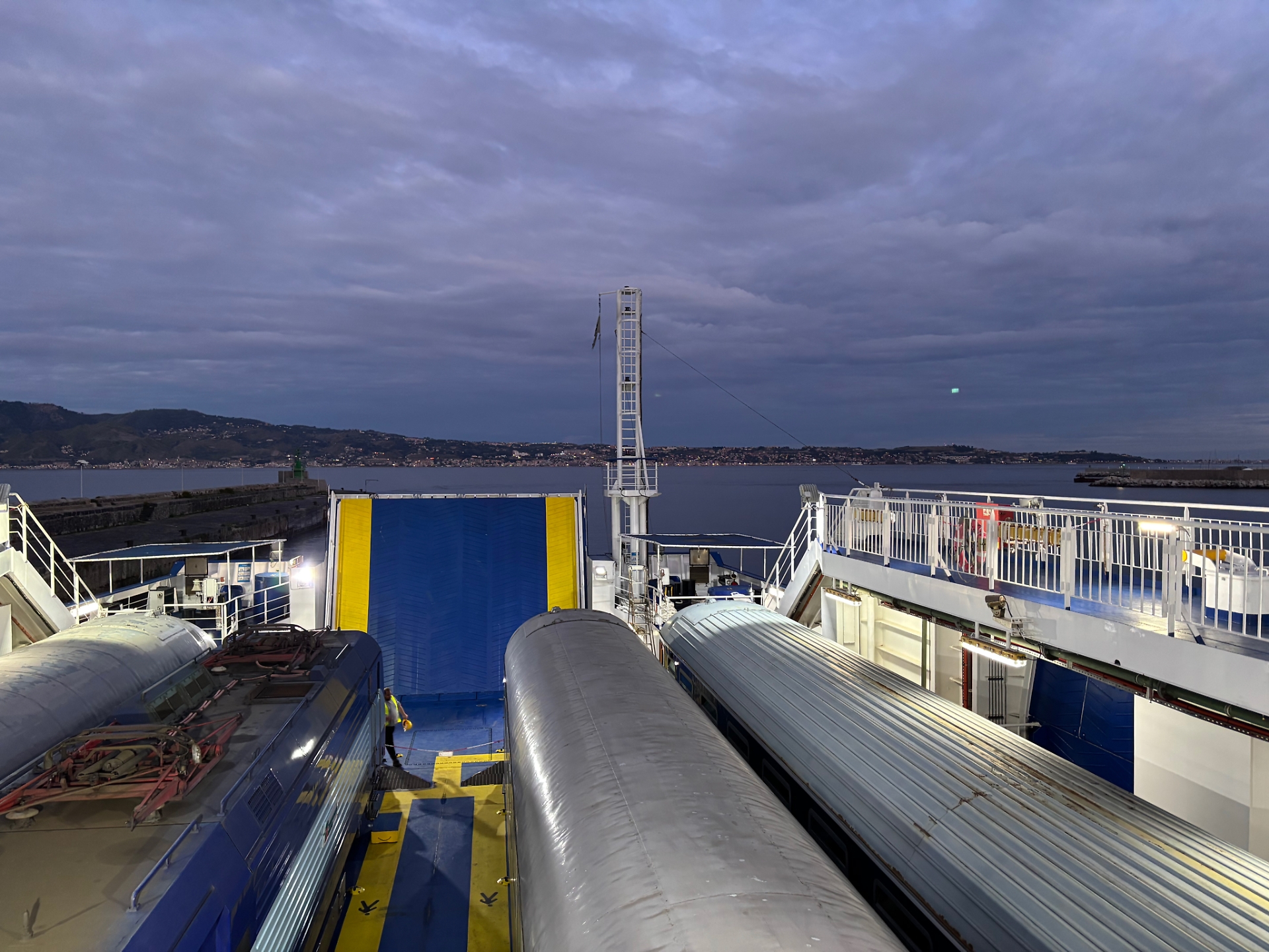 Il Sicilia Express sul traghetto