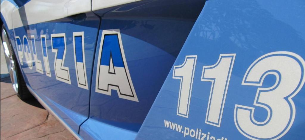 Un arresto della Polizia a Catania per furto trolley da auto turisti