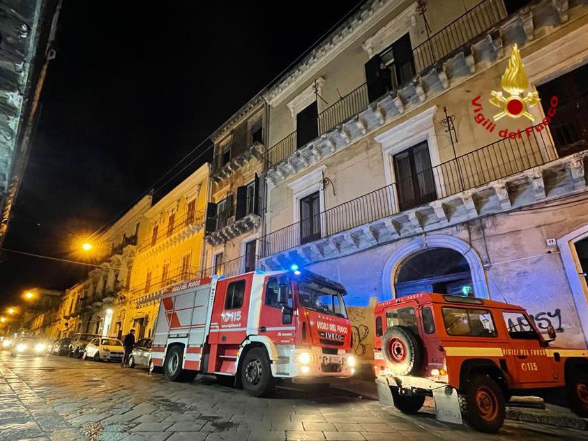 Incendio in via Paolo Vasta ad Acireale