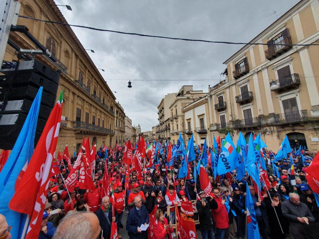 Manifestazione a Caltanissetta Cgil e Uil contro autonomia differenziata
